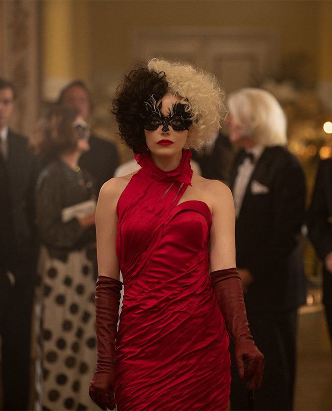 Cruella Images Show Off The Film's Ostentatious Costumes